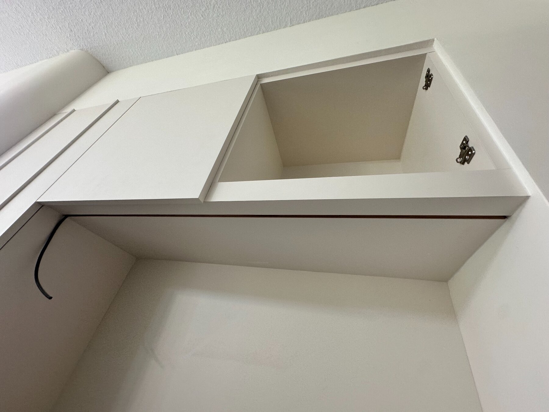 林宅木作上櫃門片與鉸鏈安裝