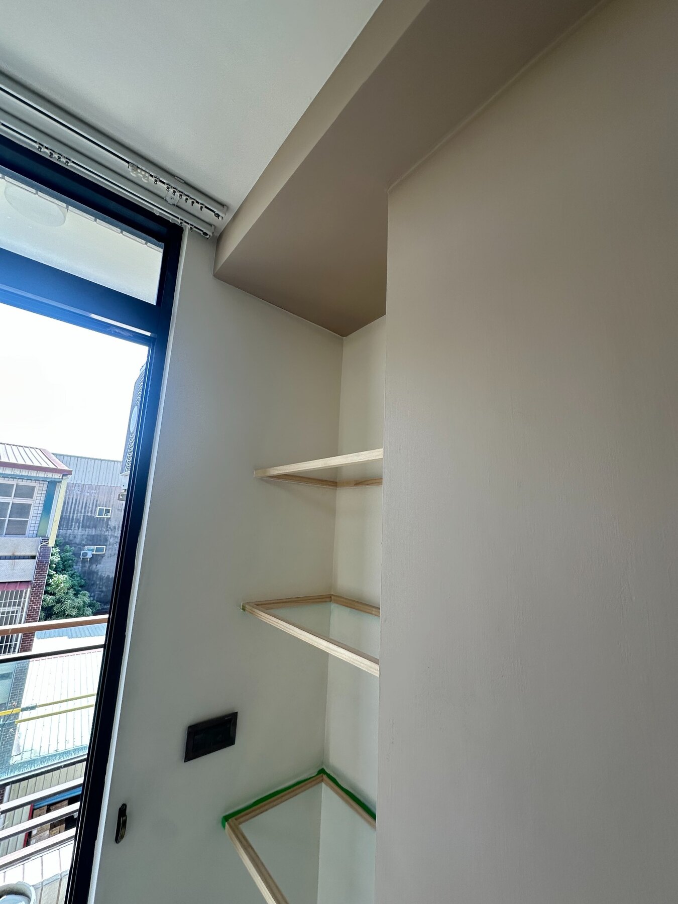 林宅側邊展示層板完工