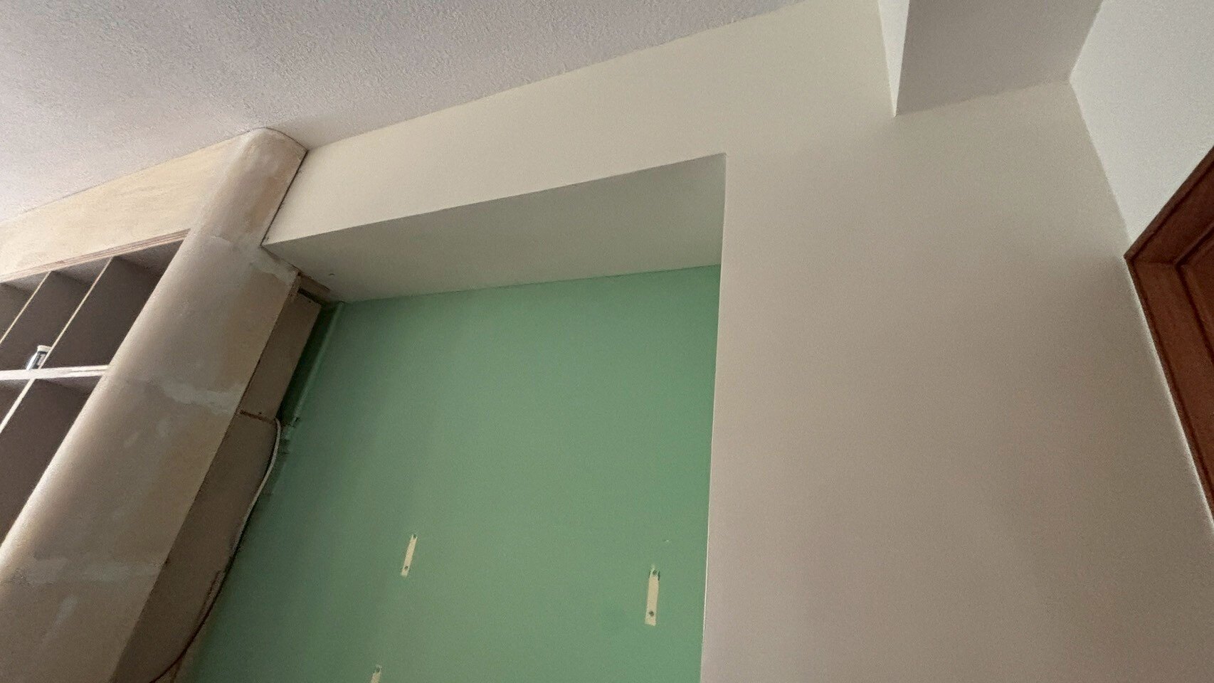 林宅木作櫃施工前牆面整理